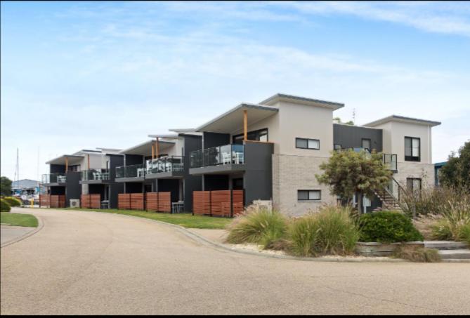 Captains Cove 1St Floor Spa Luxury Apartments - Free Netflix Paynesville Exteriér fotografie